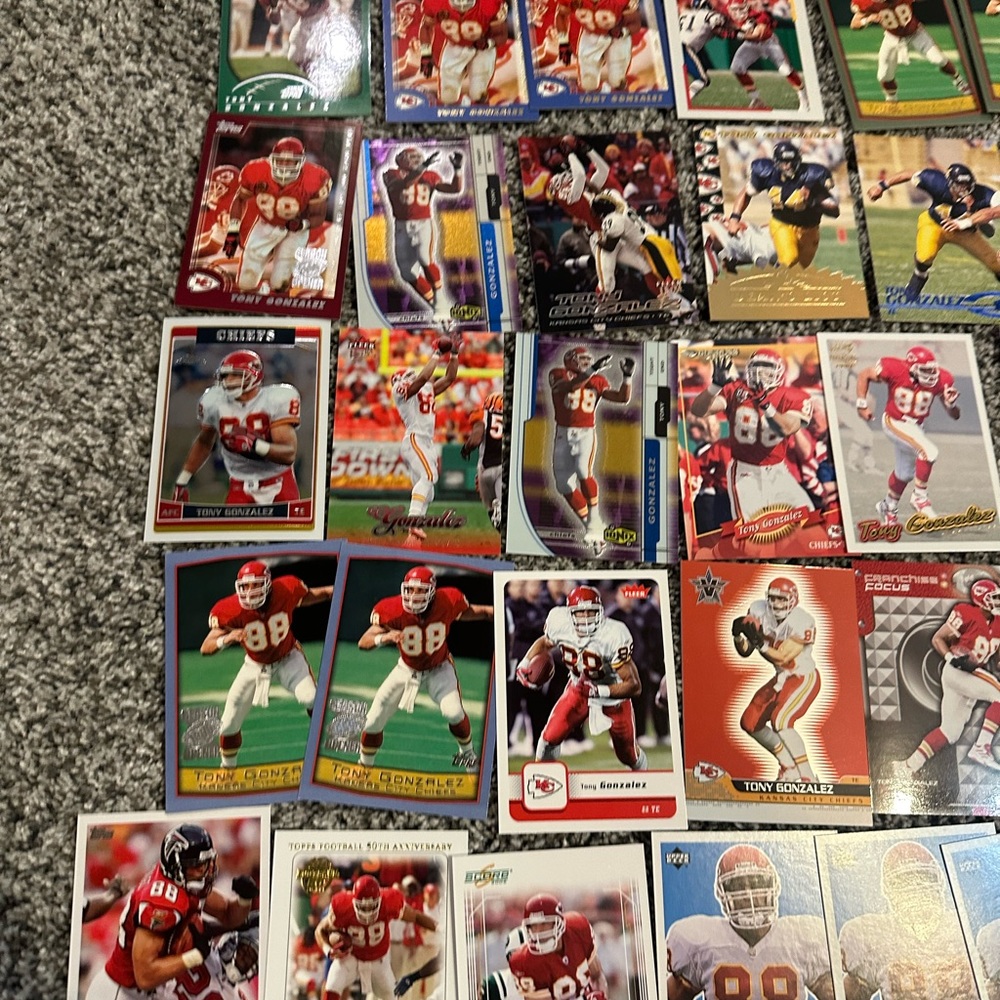 Lot of 83 Tony Gonzalez football cards Atlanta Falcons Kansas City Chiefs Rookie - Picture 7 of 10